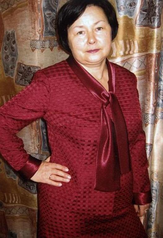 костюм бордовый