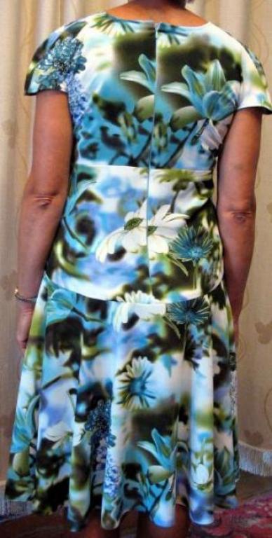 Платье в крупный рисунок