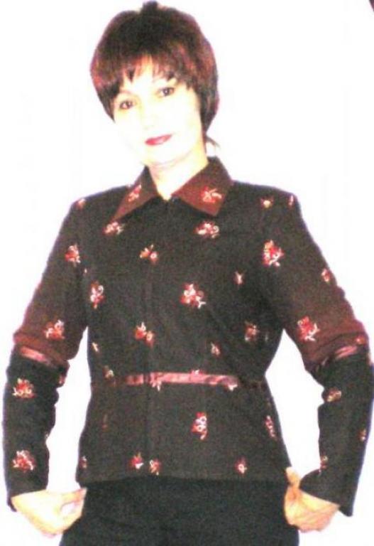 Блузка из бракованной льняной ткани, расшитой цветами.