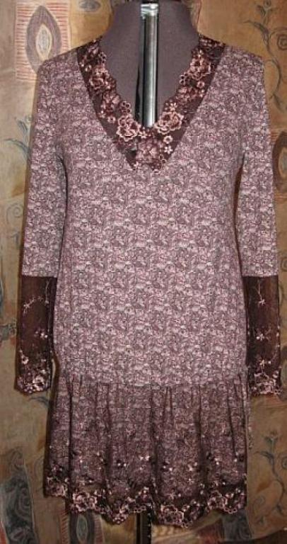 Трикотажное платье с кружевом