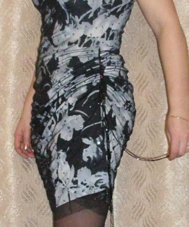 черное платье вид сбоку крупнее