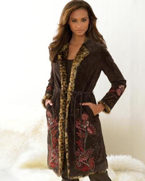 Пальто с вышевкой