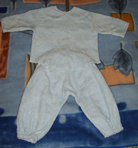 голубой костюм