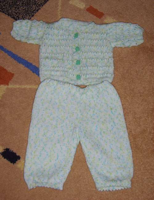 зеленый костюм