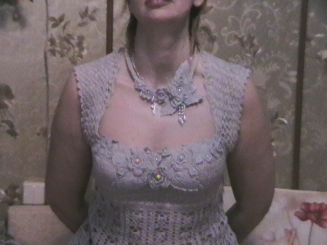 Колье в комплекте с костюмом