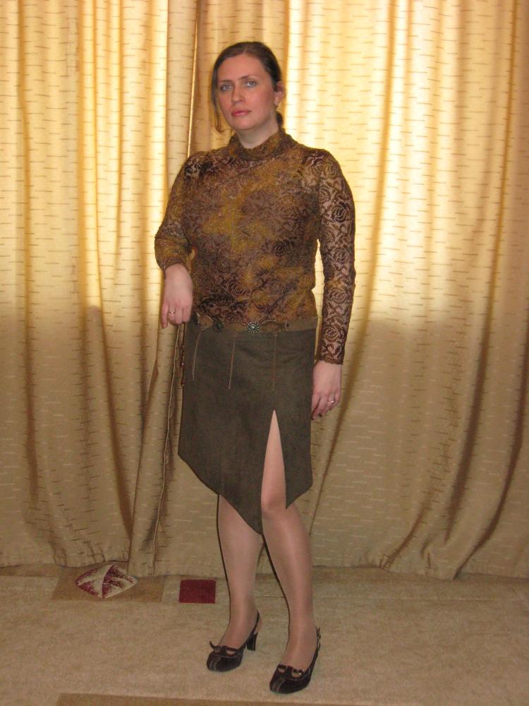 Блузка+ юбка.