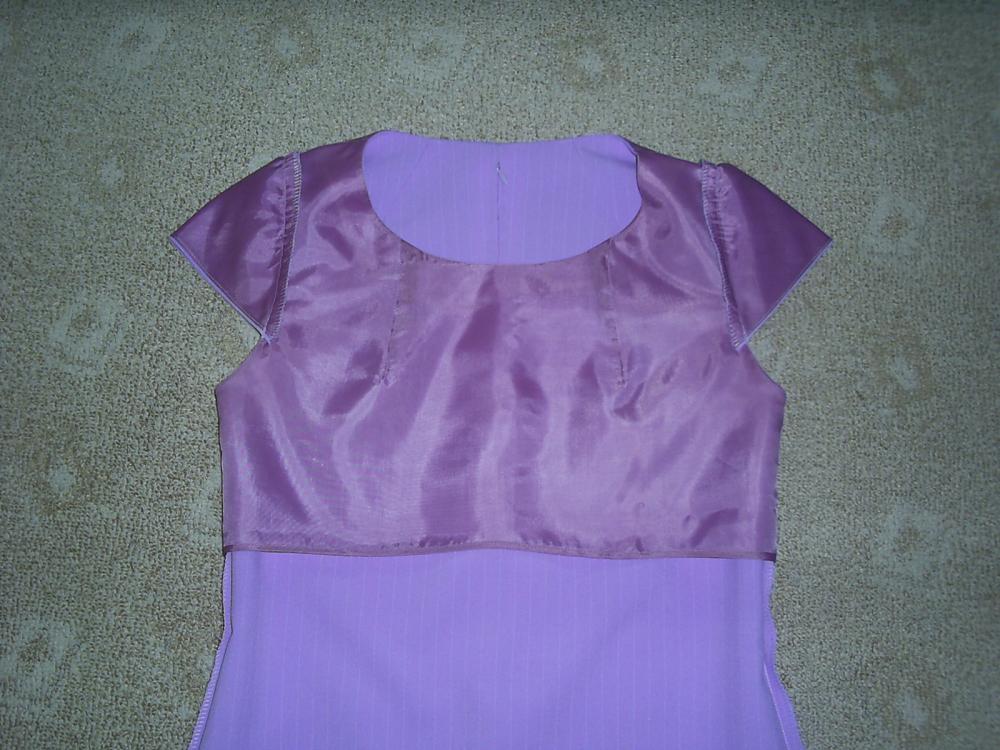 платьев много не бывает...