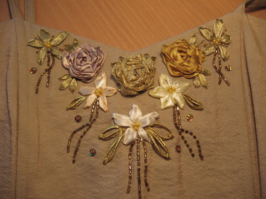 вышивка на корсете