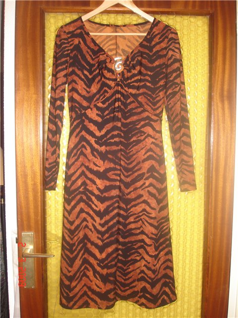 платье с пряжкой