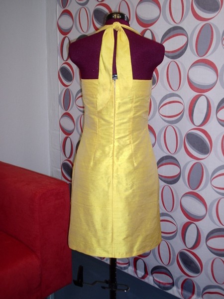 Платье из жёлтого шёлка