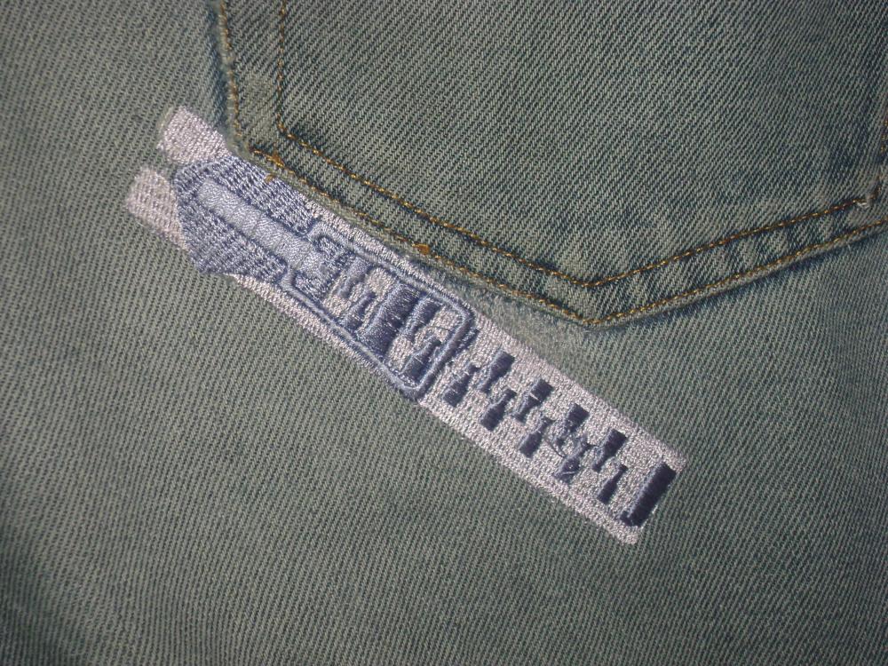 молния на заднем кармане