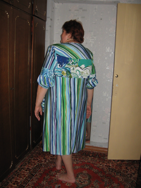 спина трикотажного платья