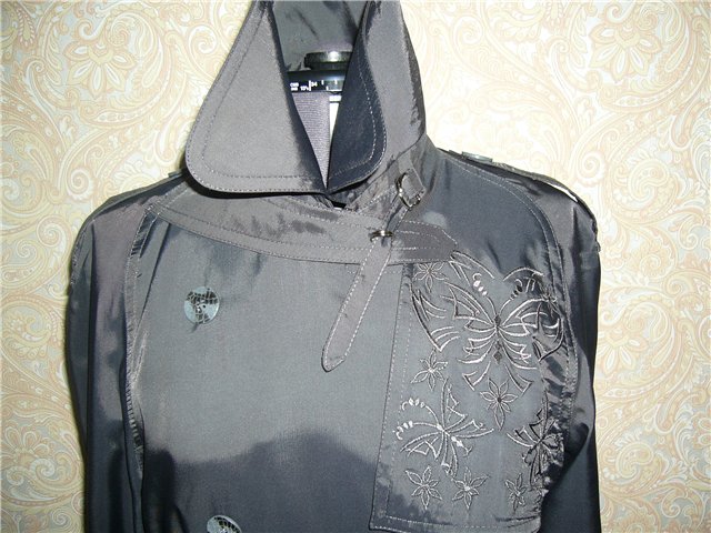 Плащик с вышивкой