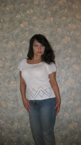 Вязанная летняя кофточка (вид спереди).