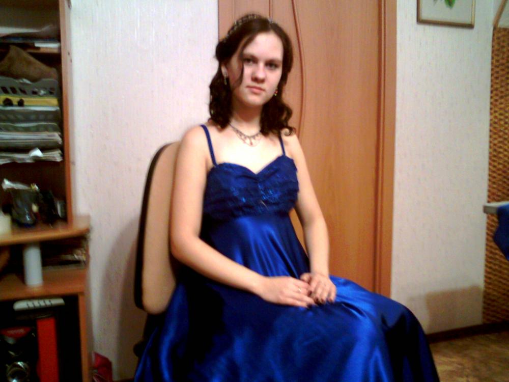 Синее платье.