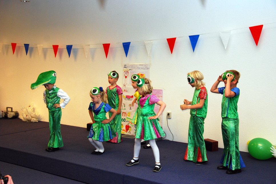 костюмы к танц. миниатюре "лягушки и крокодил"