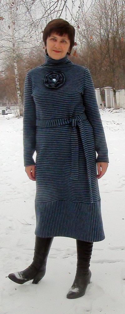 Платье из толстого шерстяного трикотажа