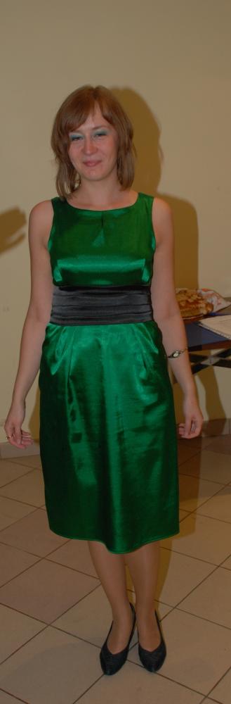 Коктельное платье из стрейч-атласа