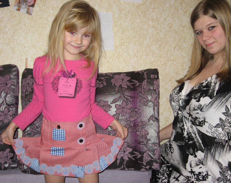 Юбочка для младшенькой и домашнее платье для старшенькой.jpg