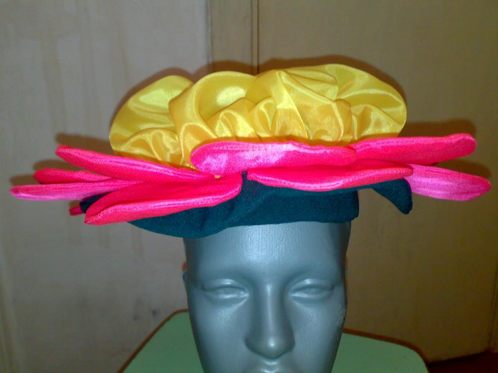 Шапка-цветок.