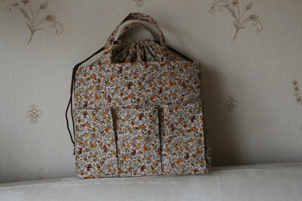 в сумке имеется внутренний мешочек