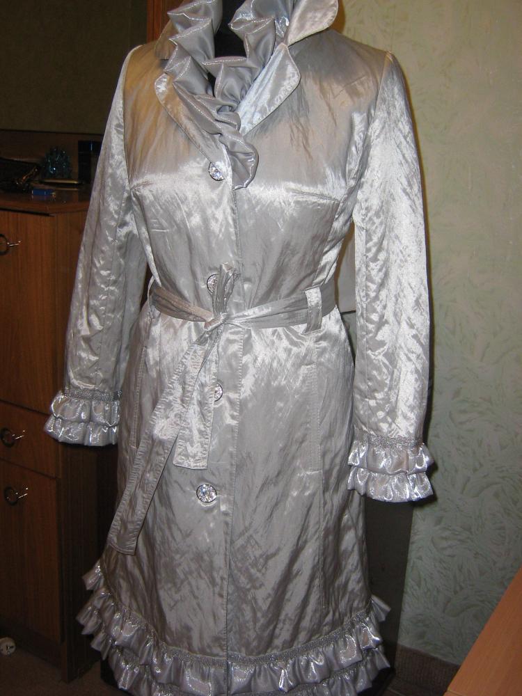 Плащ из ткани креш