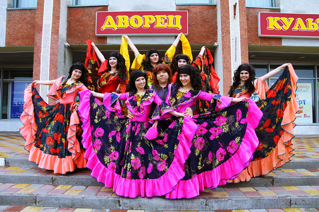 Выпускницы с руковолителем Чесноковой Г.А.