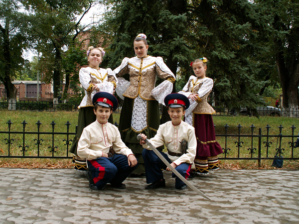 Казачьи костюмы женские, мужские, детские