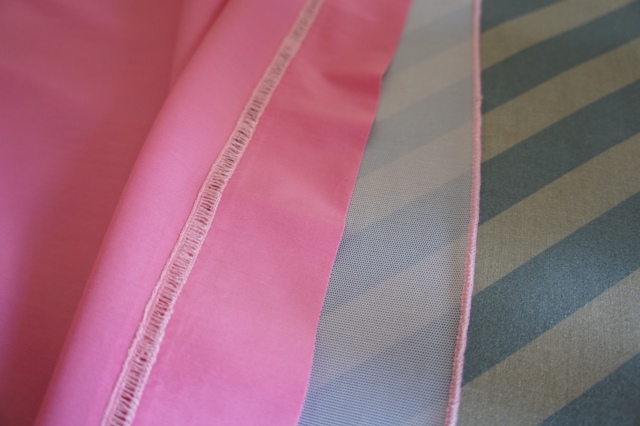 Розовое платье