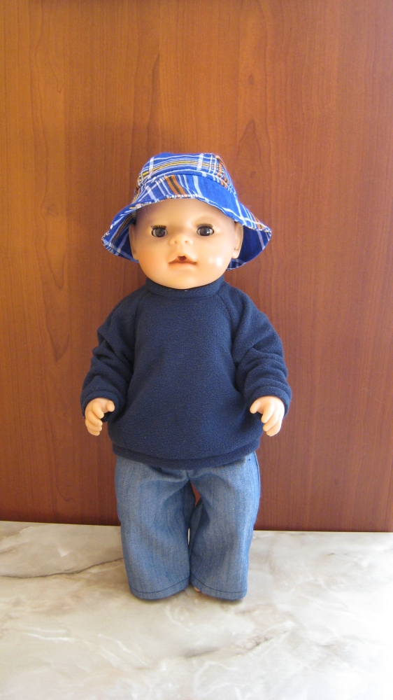 Толстовка, джинсы и панамка для куклы