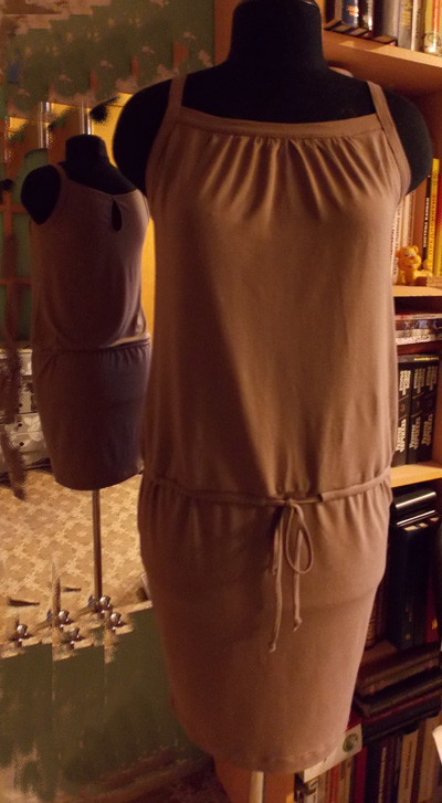 Сарафанчик со строгим характером.