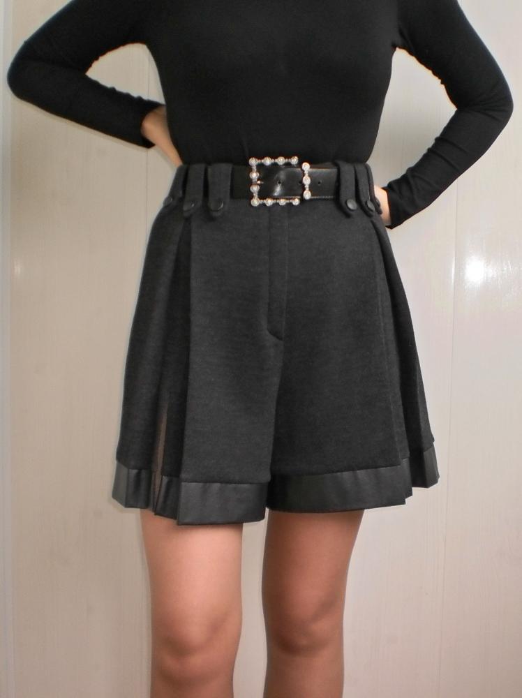 Шорты из плотного трикотажа.