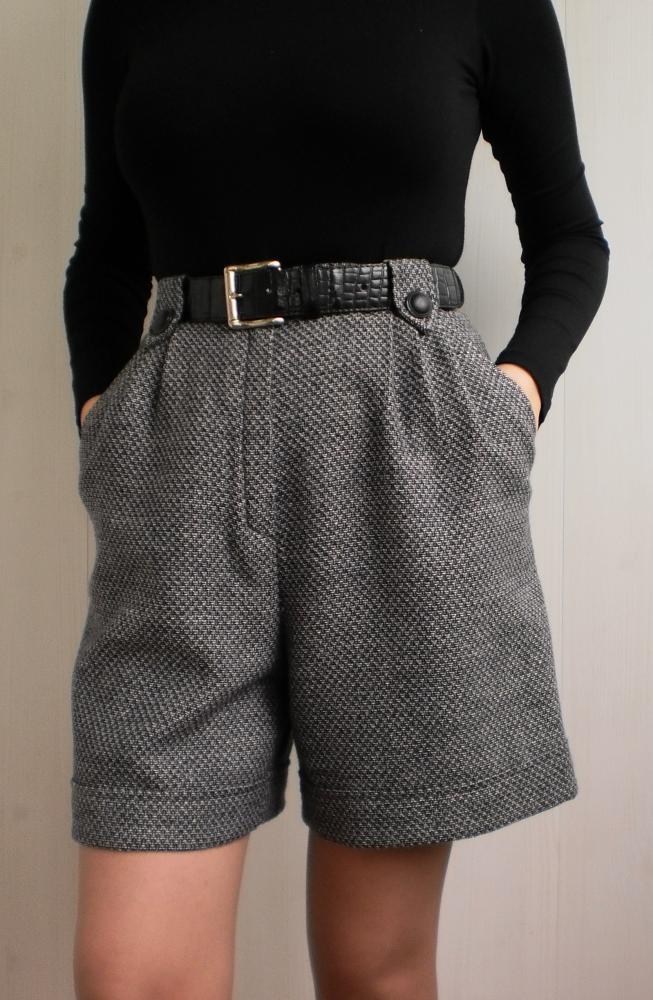 Шорты из полушерсти.