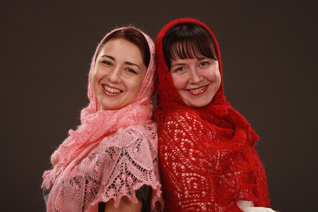 echo flowers shawl и Shawl Filigrano in red