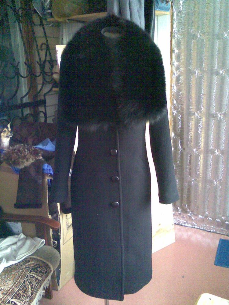 Зимнее пальто с воротником из чернобурки