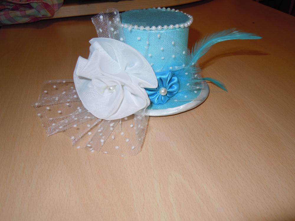 голубая шляпка