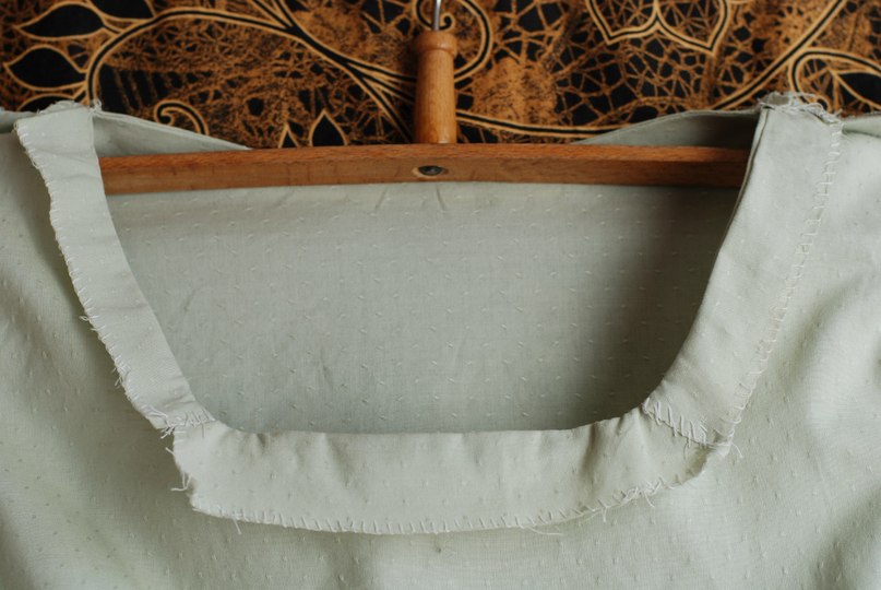 Серая блузка (детали)