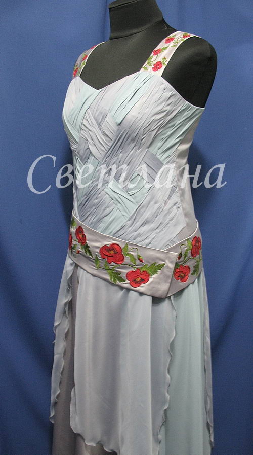 Платье с вышивкой...