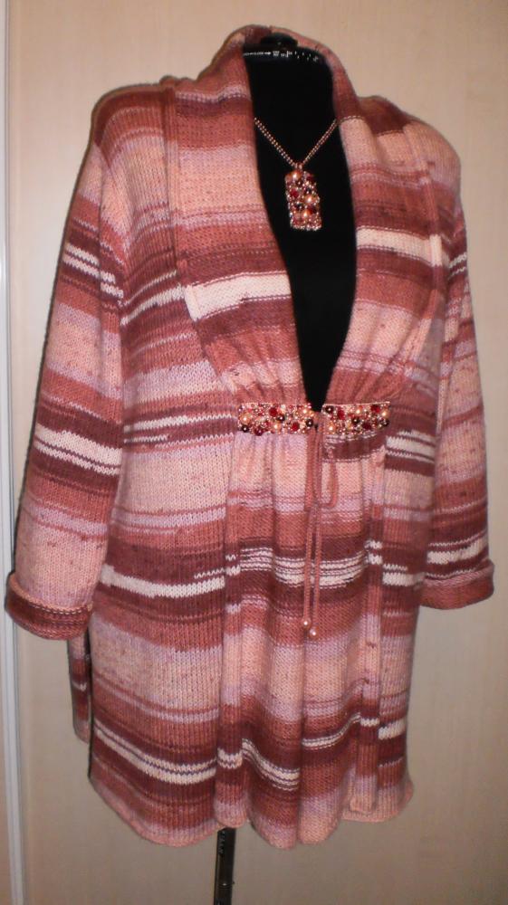 Свободный жакет из меланжевой пряжи.