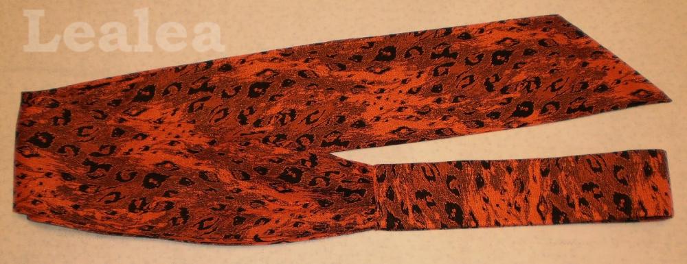 Платье с отрезным лифом и юбкой с мягкими складками.