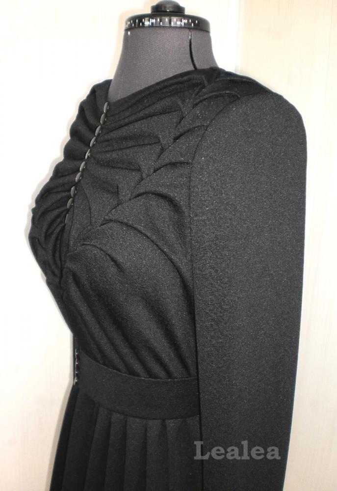 Платье с вафельным декором.