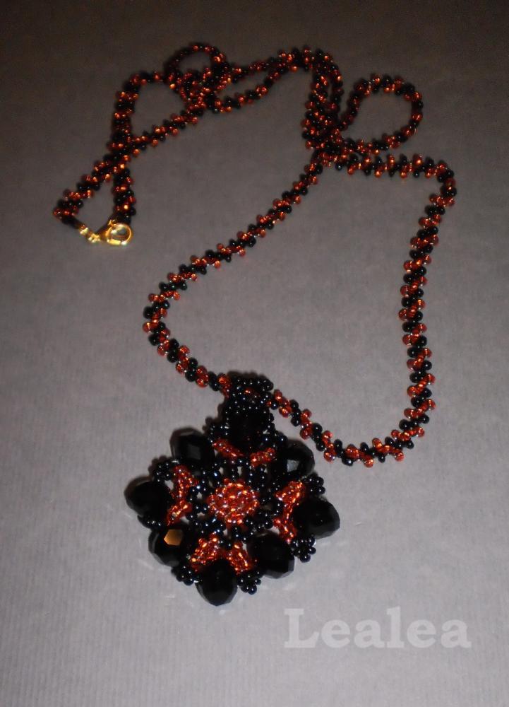 Кулон "Ромашка в квадрате :-)"