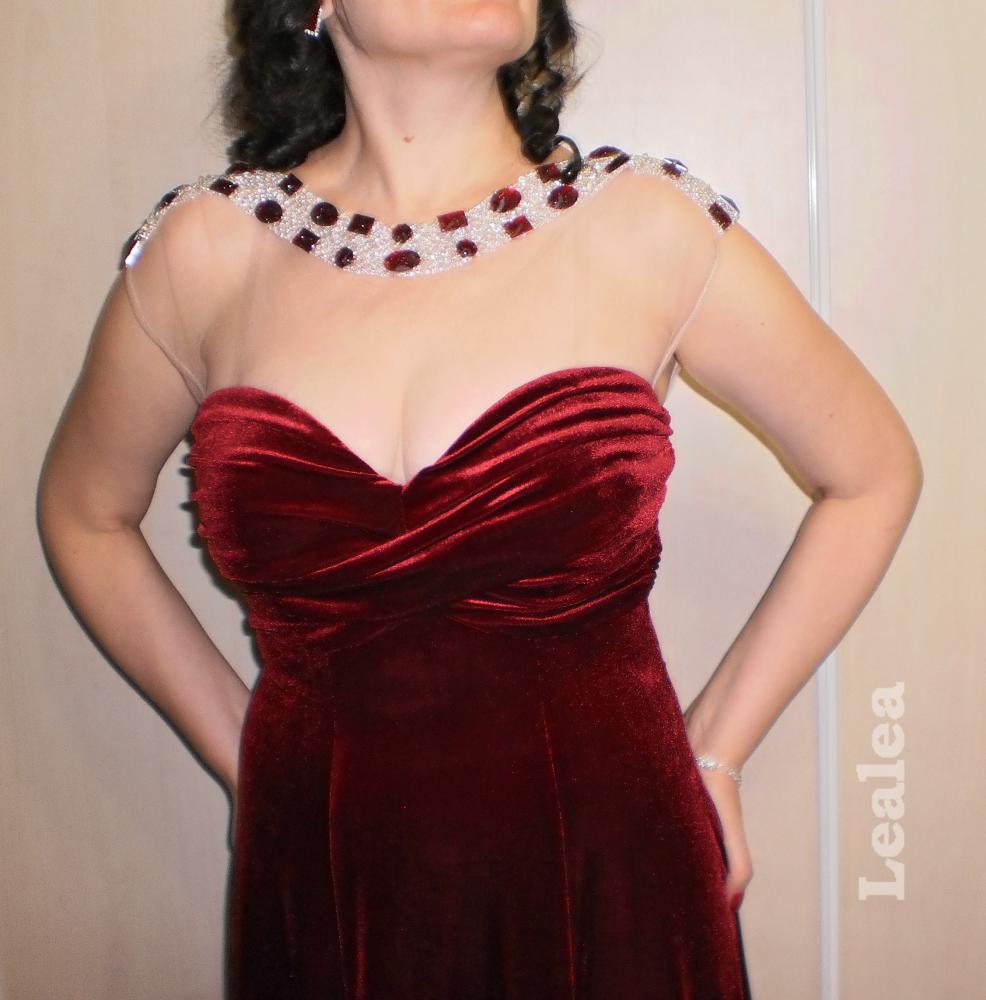 Бархатное платье.