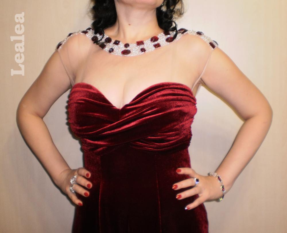 Бархатное платье.