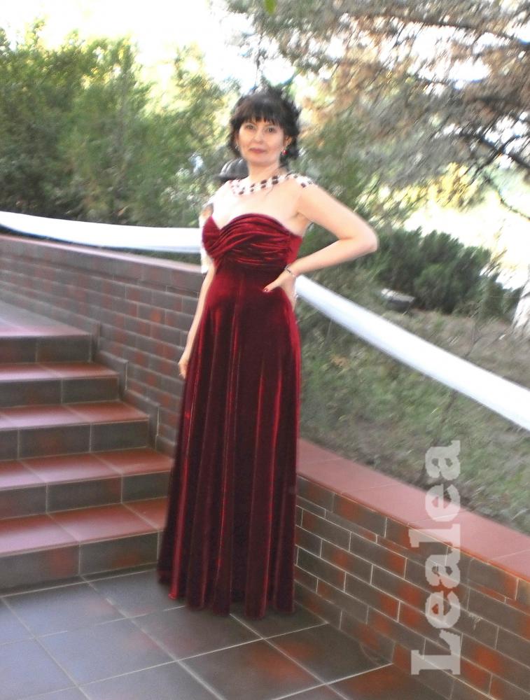 Бархатное платье.