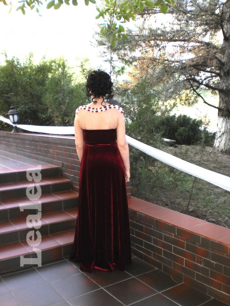 Бархатное платье.