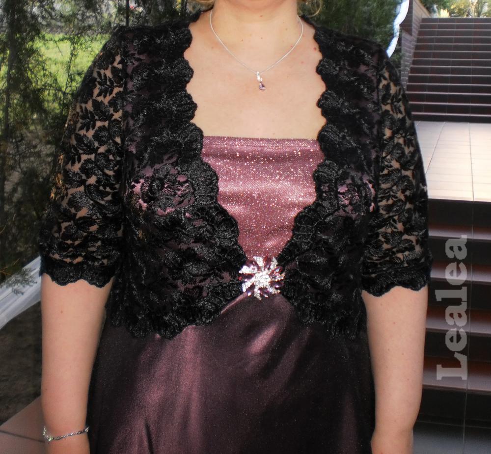 Атласное платье с гипюровой болерушкой и шифоновой юбкой.