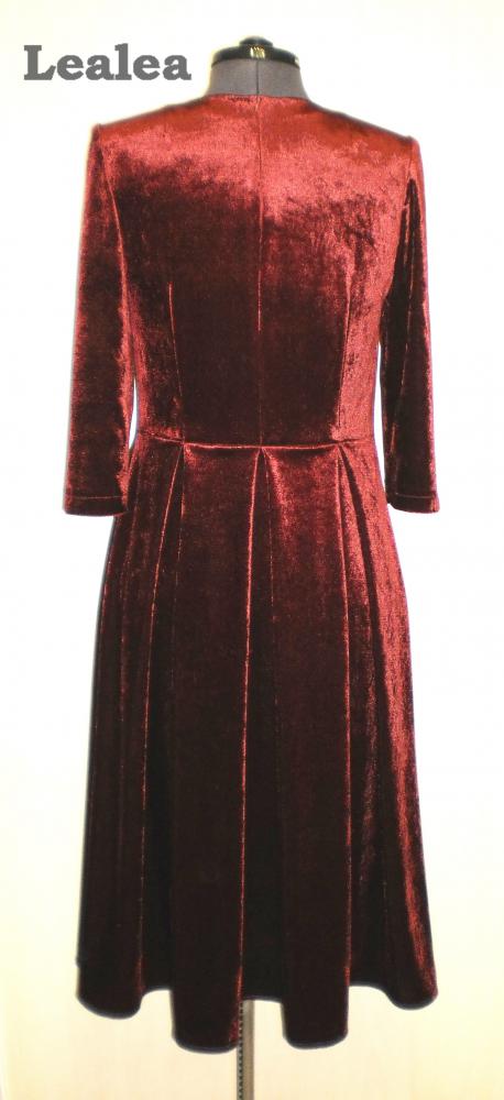 Платье из вишневого бархата 1.