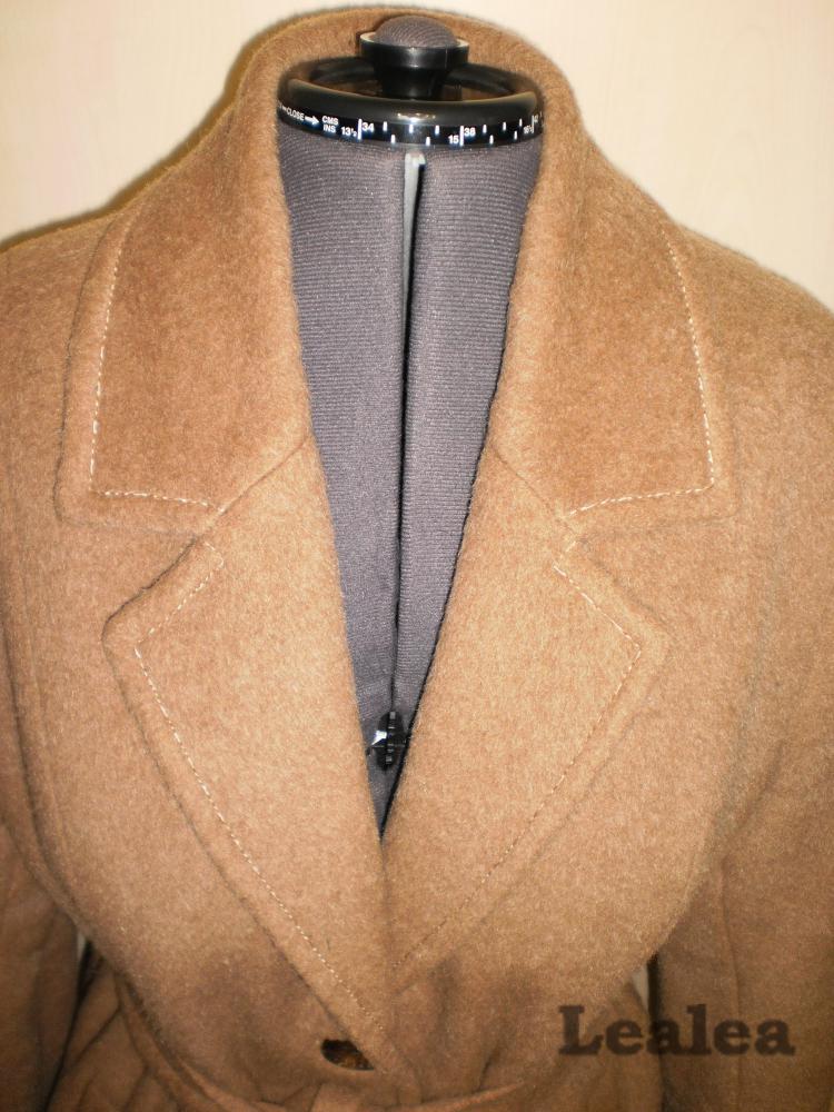 Зимнее короткое пальто.