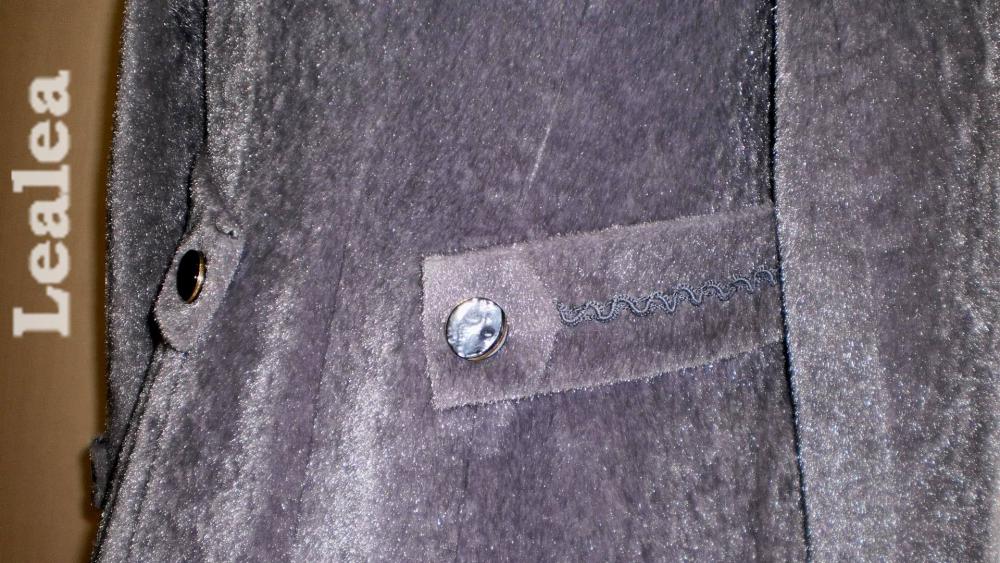 Пальто из искусственной нерпы.